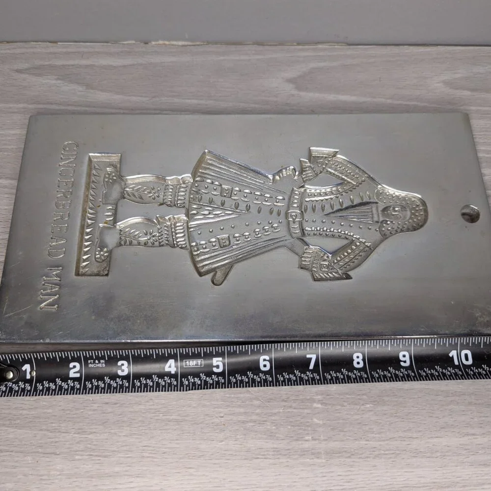 Vintage Pewter Williamsburg VA Gingerbread Man Soldier Mold CW 24-20 11.25